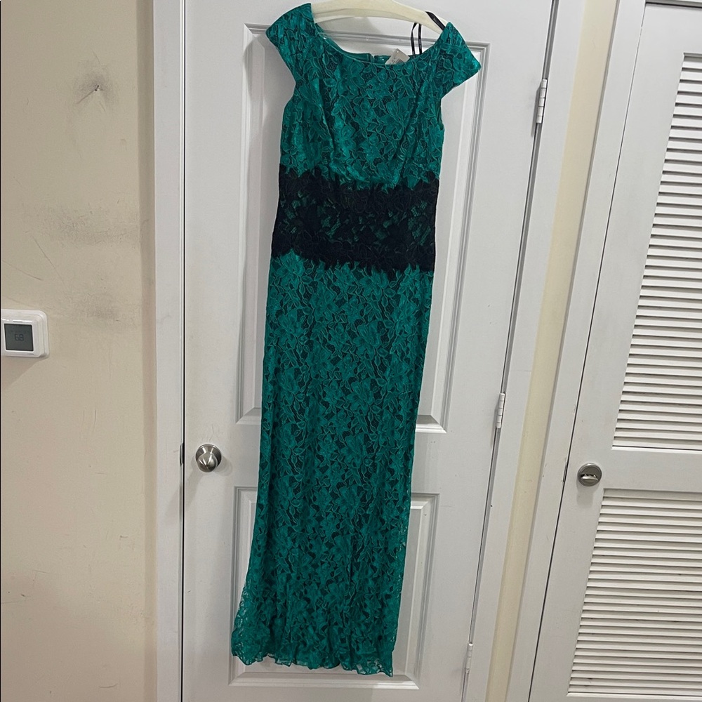 Tadashi  shoji  Elegant Green Lace Dress sz 10